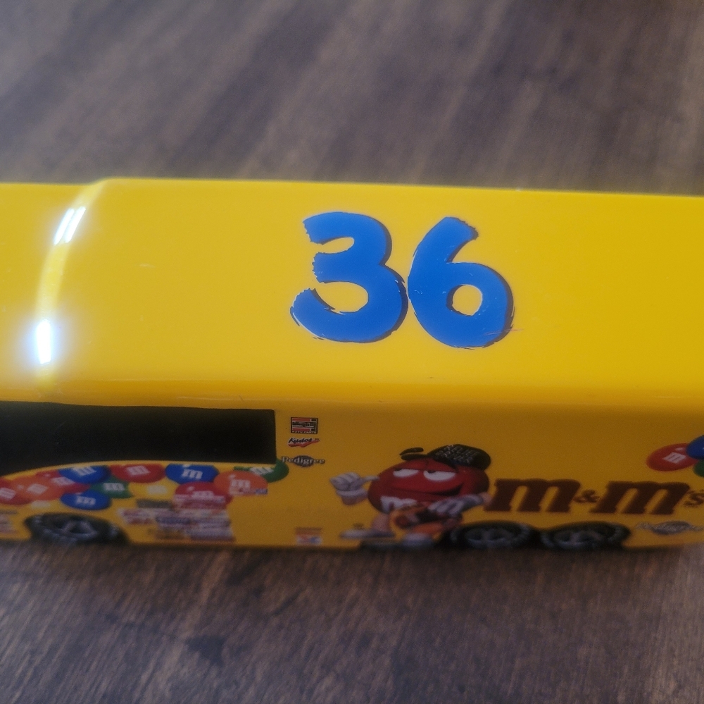 M&M's Colorful Racing Bus - Picture 4 of 6